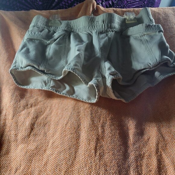 Arizona Jean Company The Original 100 Percent Rayon Cream Color Shorts Size XL - Picture 9 of 10